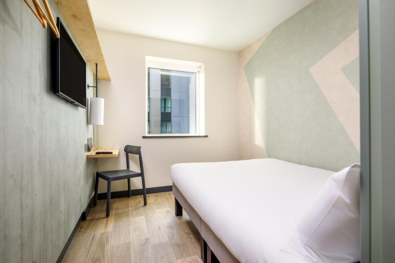 Ibis Budget Manchester Airport T2 Хейл Экстерьер фото