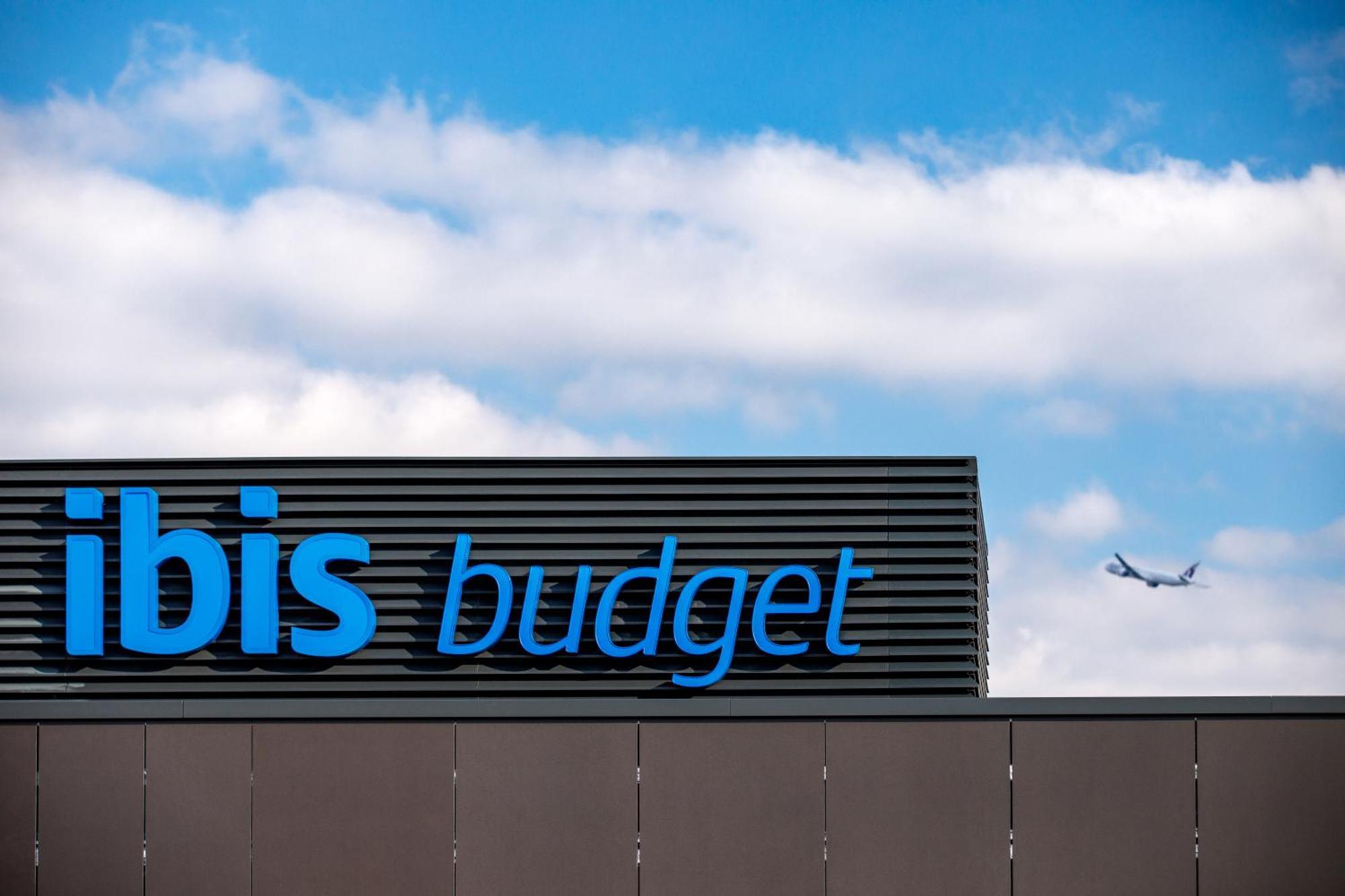 Ibis Budget Manchester Airport T2 Хейл Экстерьер фото
