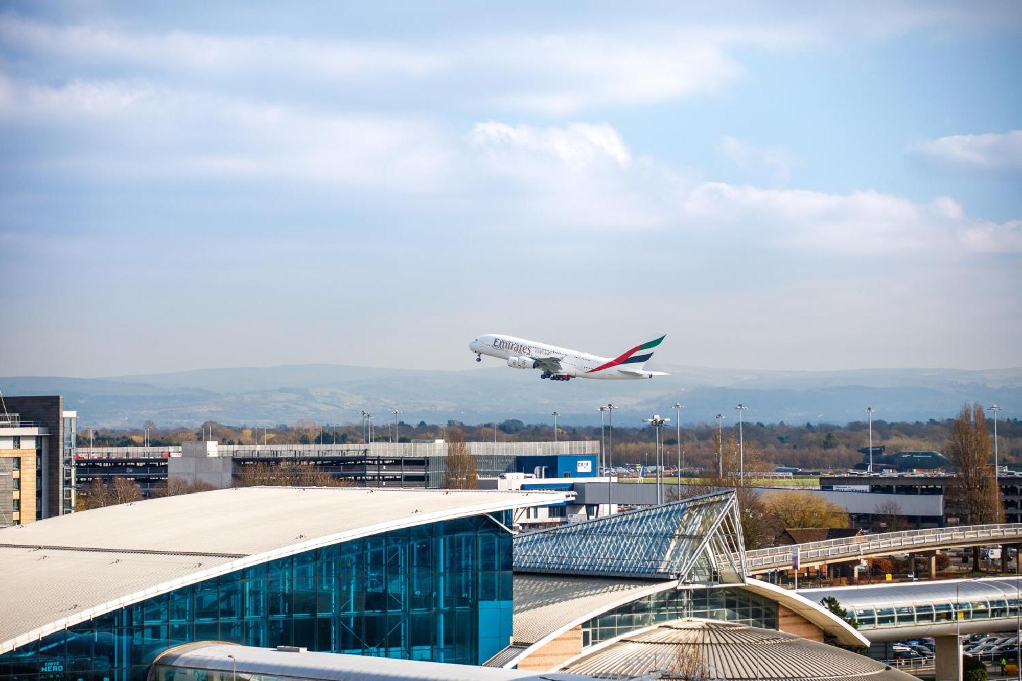 Ibis Budget Manchester Airport T2 Хейл Экстерьер фото