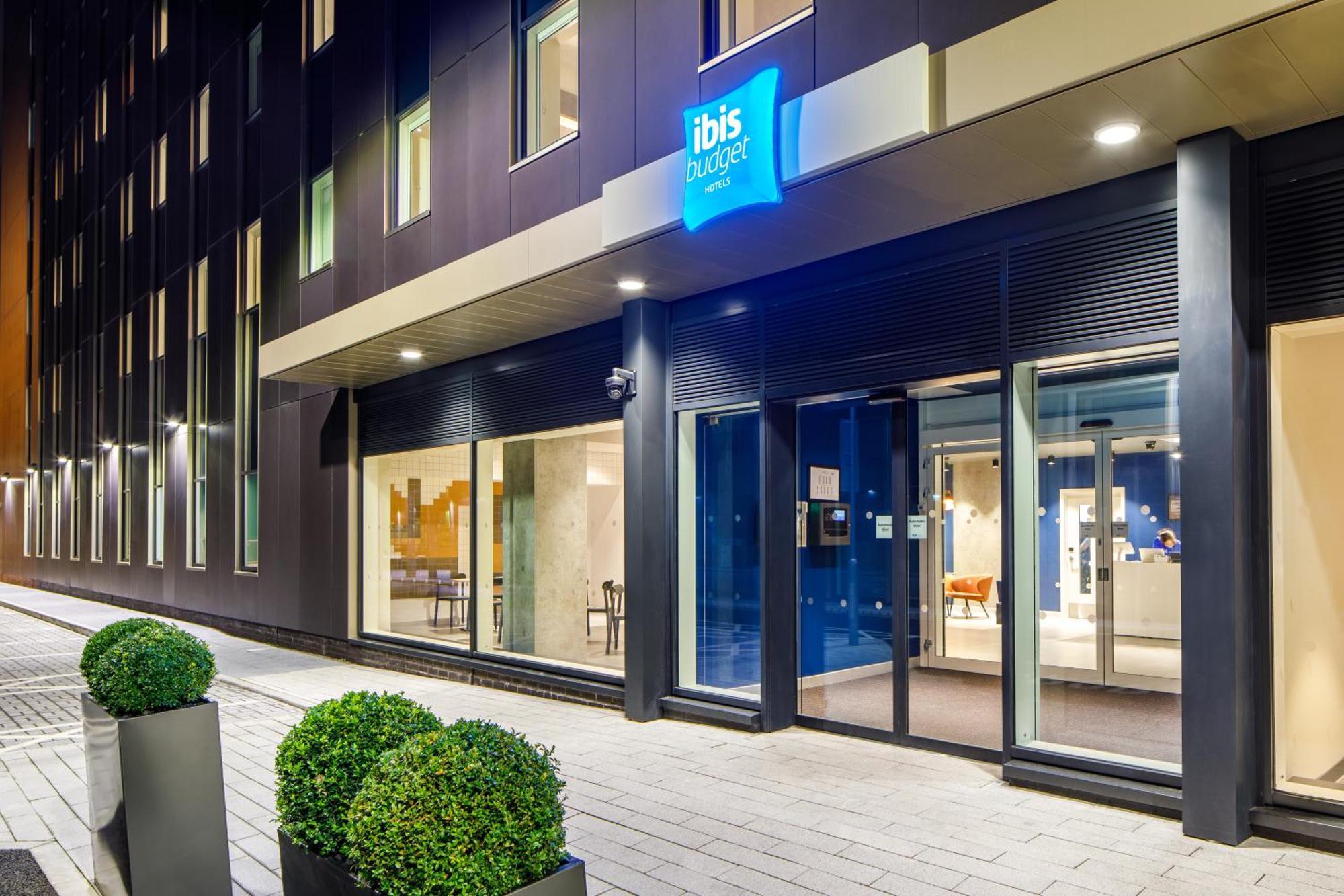 Ibis Budget Manchester Airport T2 Хейл Экстерьер фото