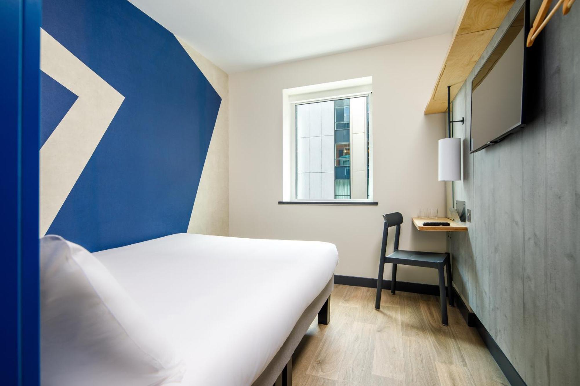 Ibis Budget Manchester Airport T2 Хейл Экстерьер фото