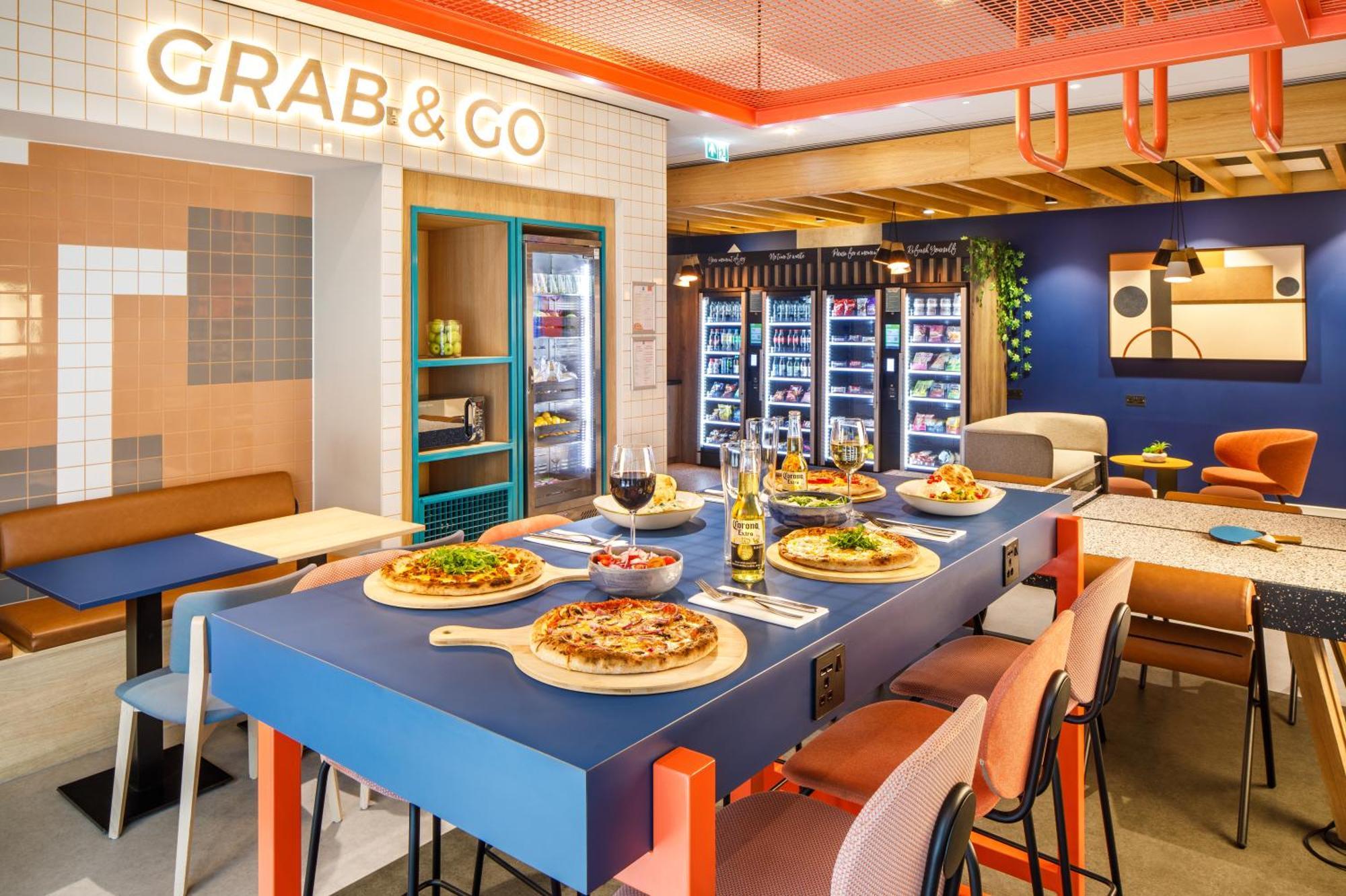 Ibis Budget Manchester Airport T2 Хейл Экстерьер фото