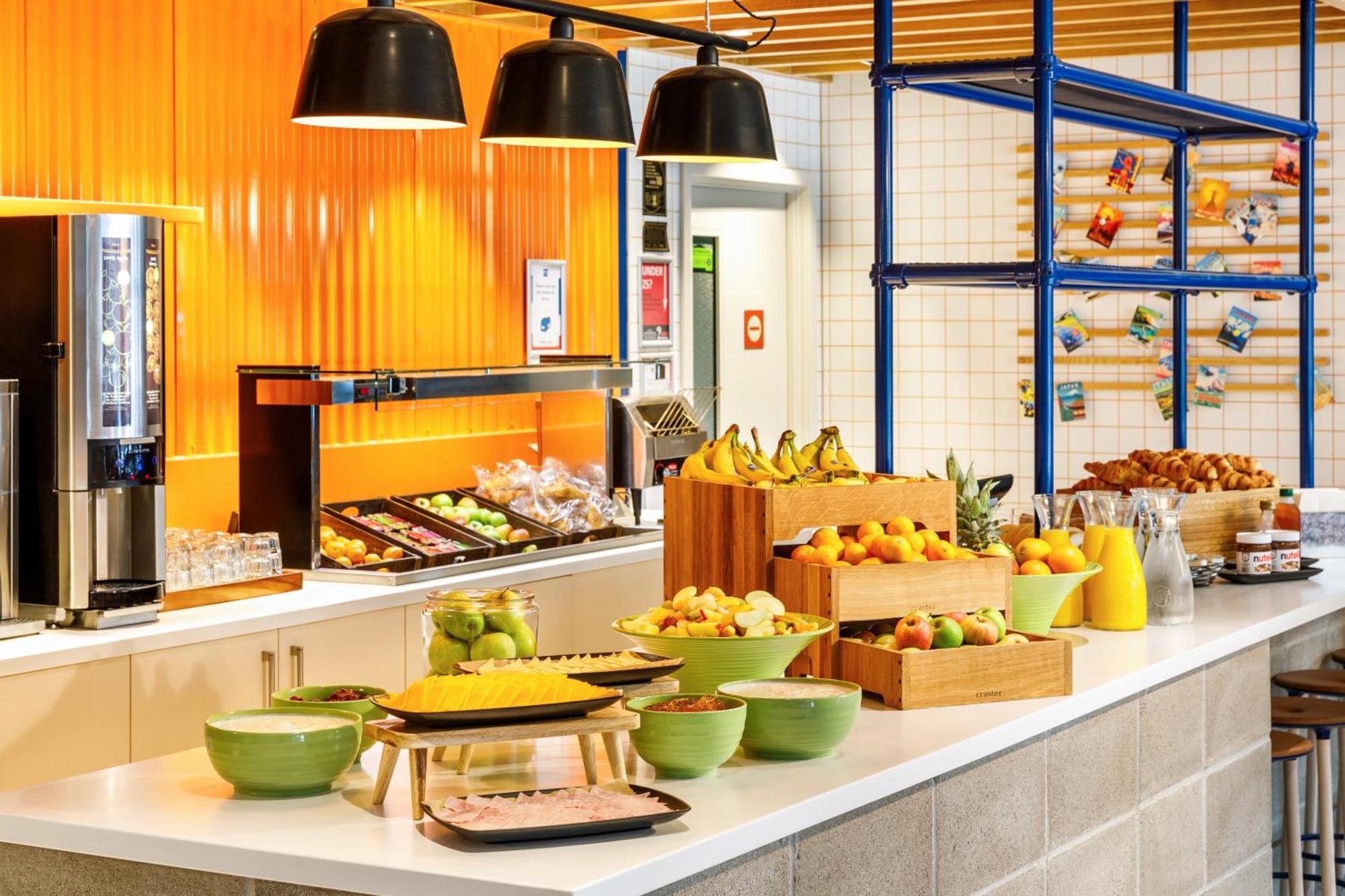Ibis Budget Manchester Airport T2 Хейл Экстерьер фото