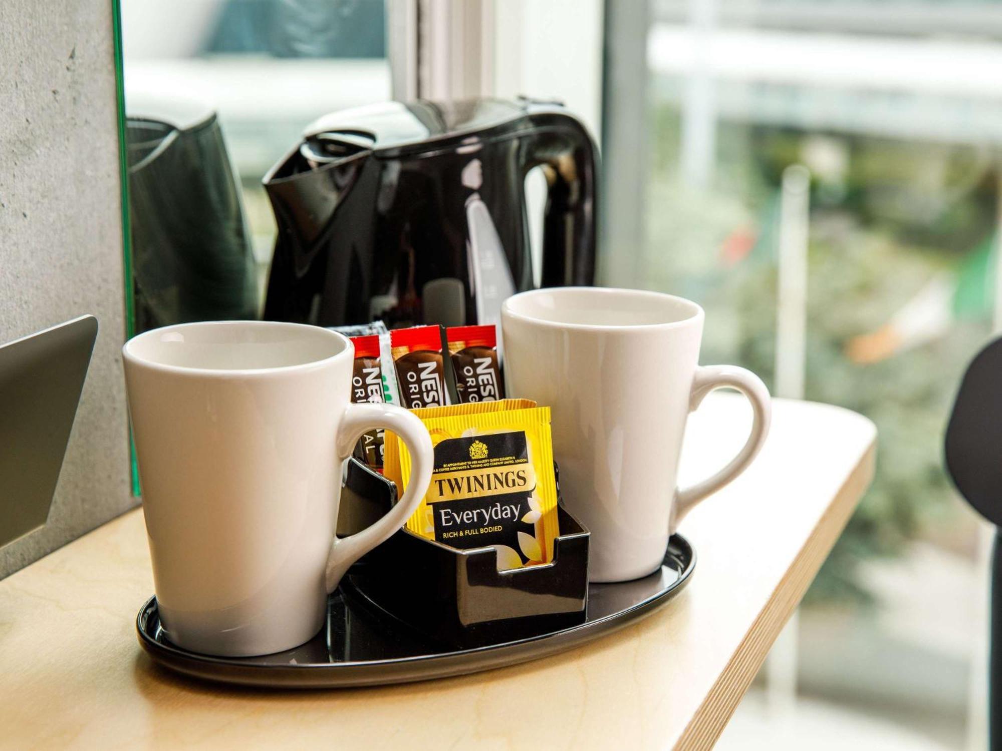 Ibis Budget Manchester Airport T2 Хейл Экстерьер фото