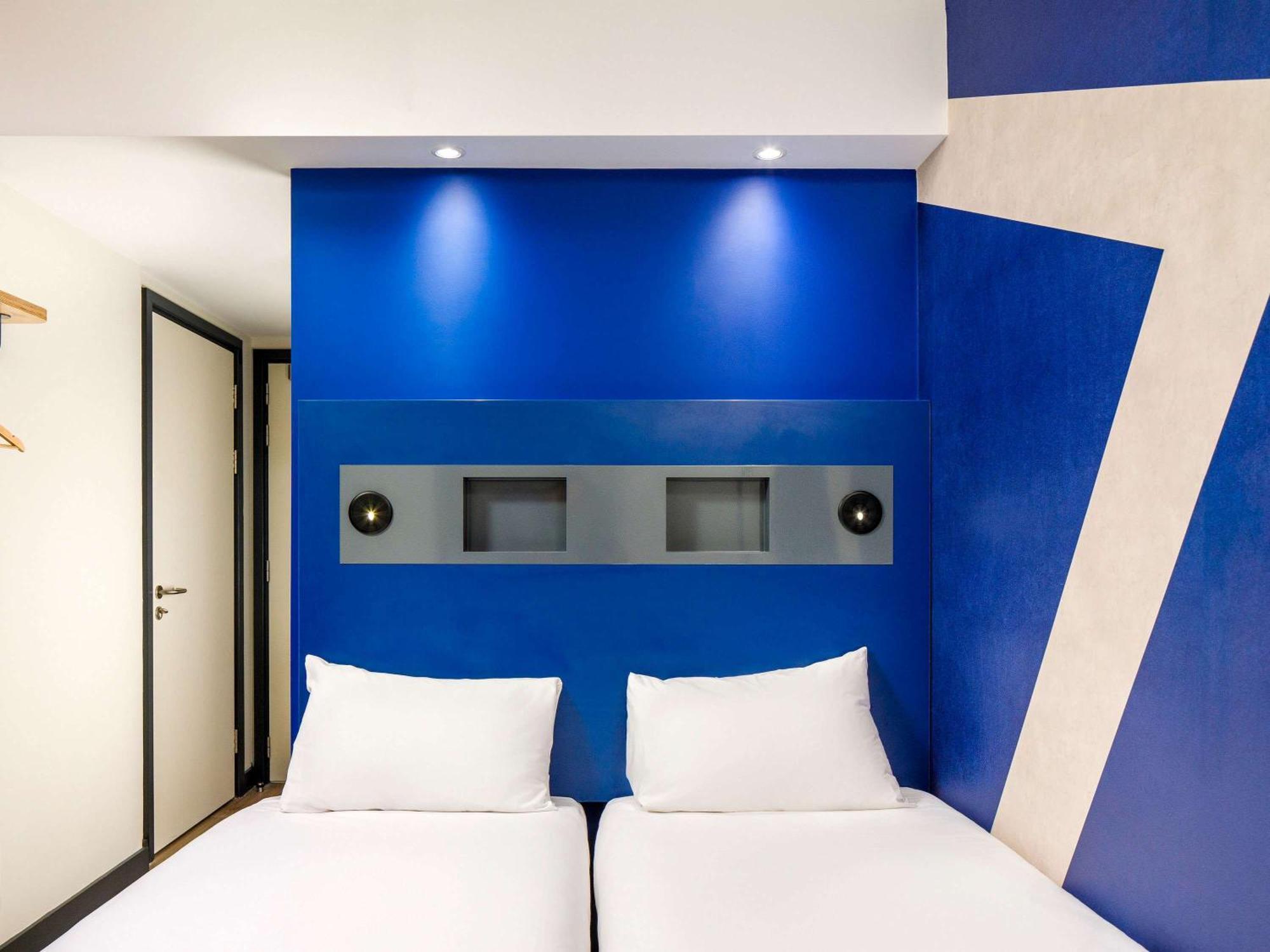 Ibis Budget Manchester Airport T2 Хейл Экстерьер фото