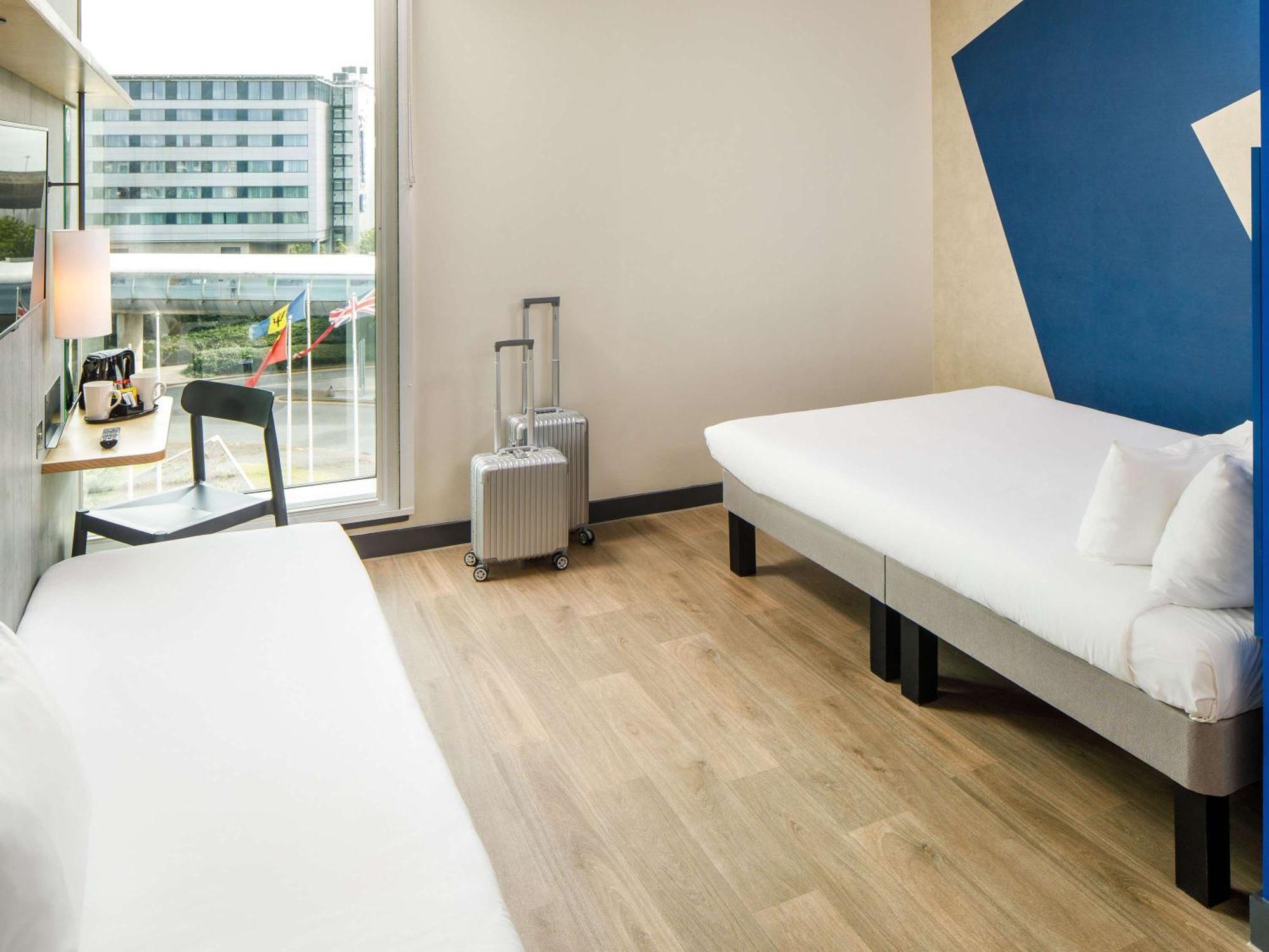 Ibis Budget Manchester Airport T2 Хейл Экстерьер фото