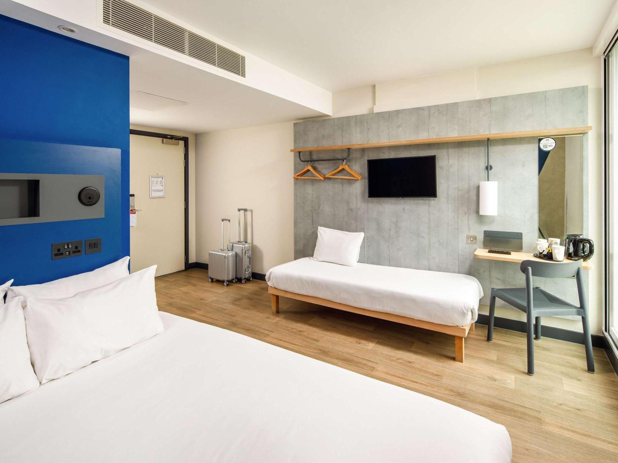 Ibis Budget Manchester Airport T2 Хейл Экстерьер фото