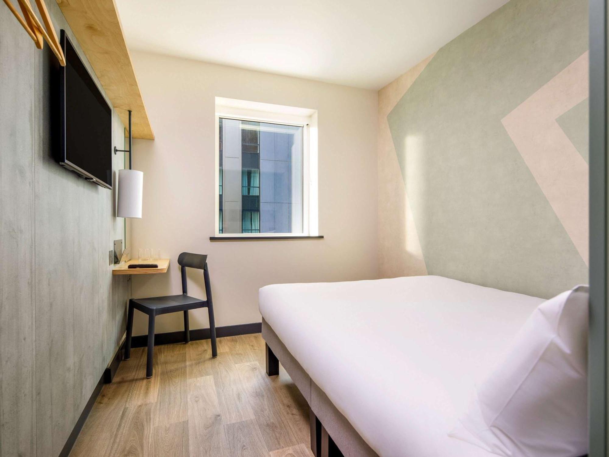 Ibis Budget Manchester Airport T2 Хейл Экстерьер фото