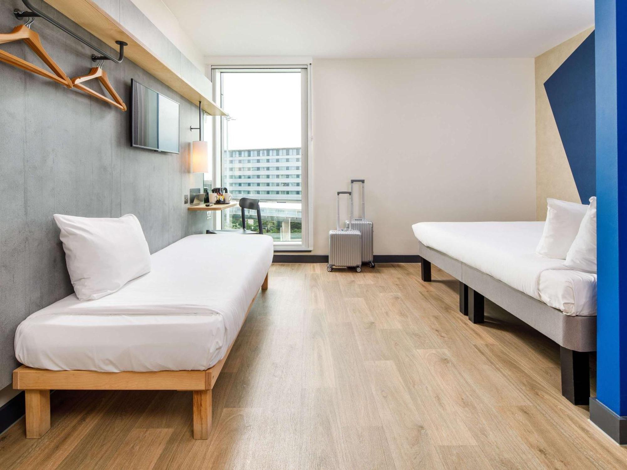 Ibis Budget Manchester Airport T2 Хейл Экстерьер фото