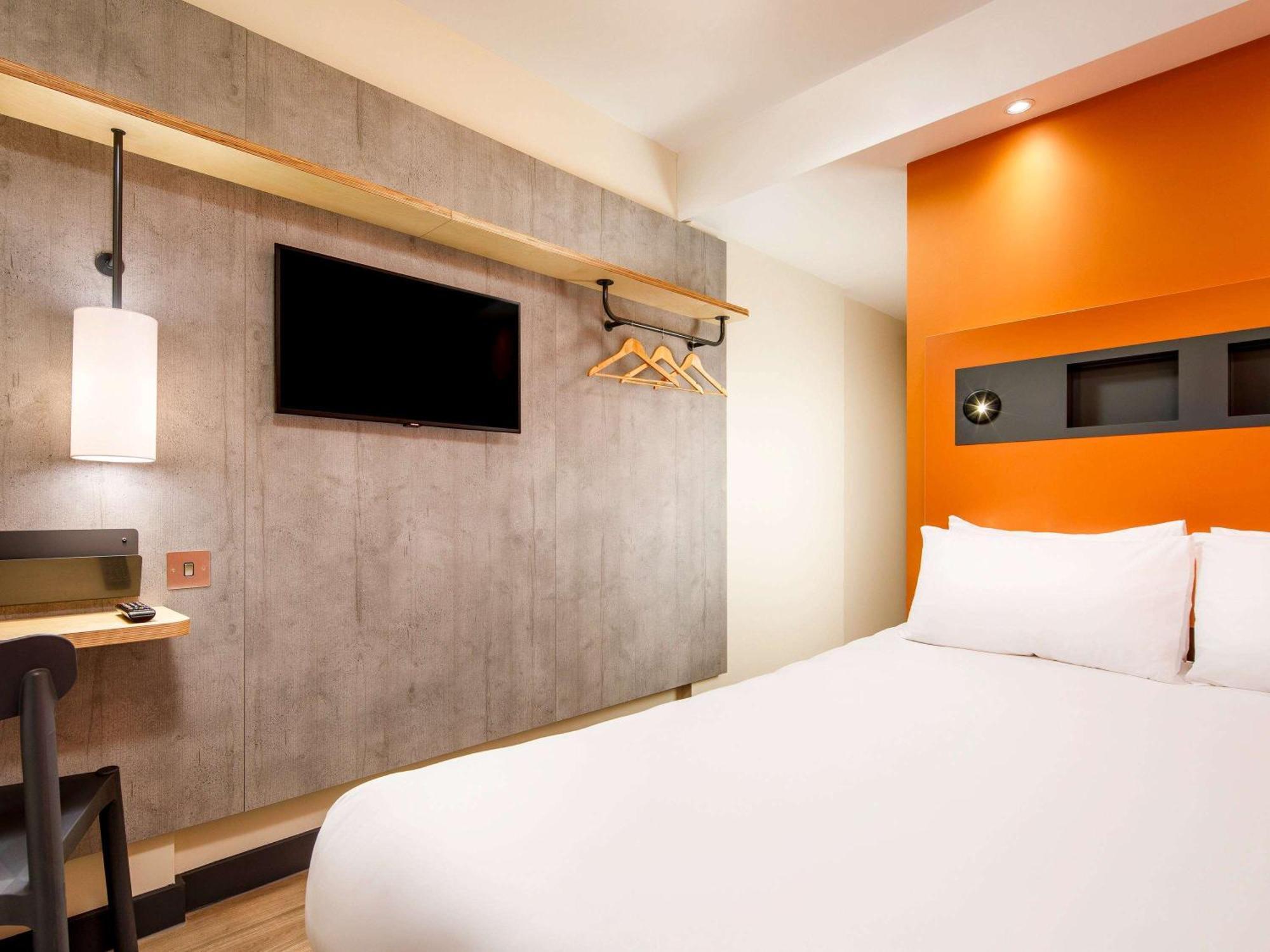 Ibis Budget Manchester Airport T2 Хейл Экстерьер фото