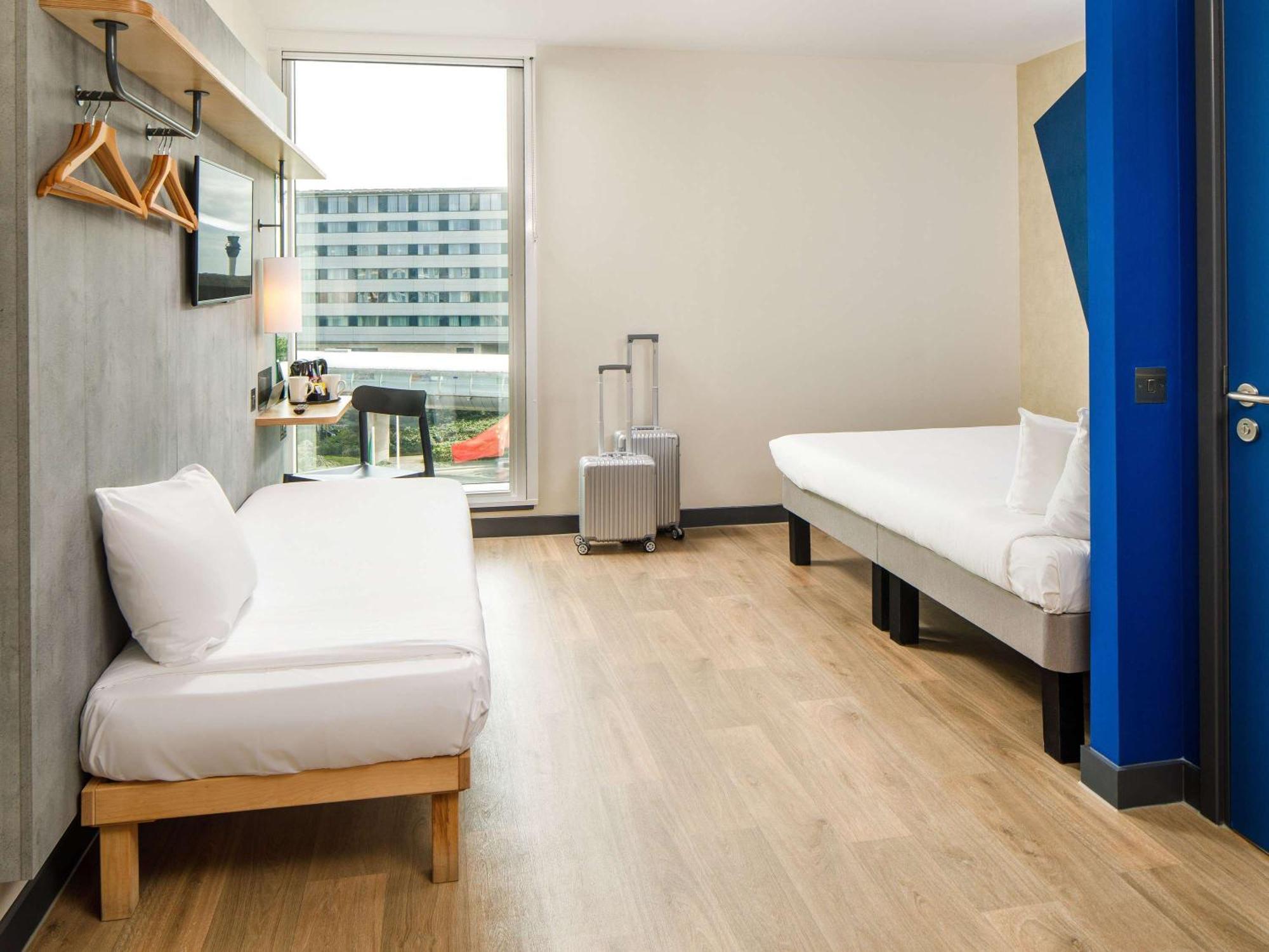 Ibis Budget Manchester Airport T2 Хейл Экстерьер фото