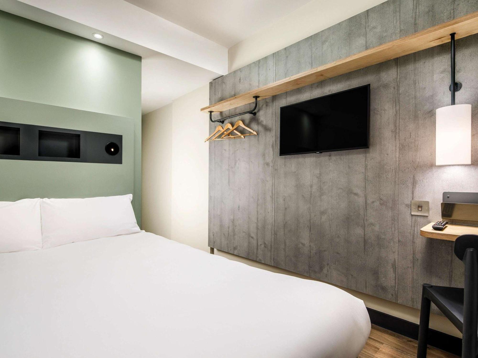 Ibis Budget Manchester Airport T2 Хейл Экстерьер фото