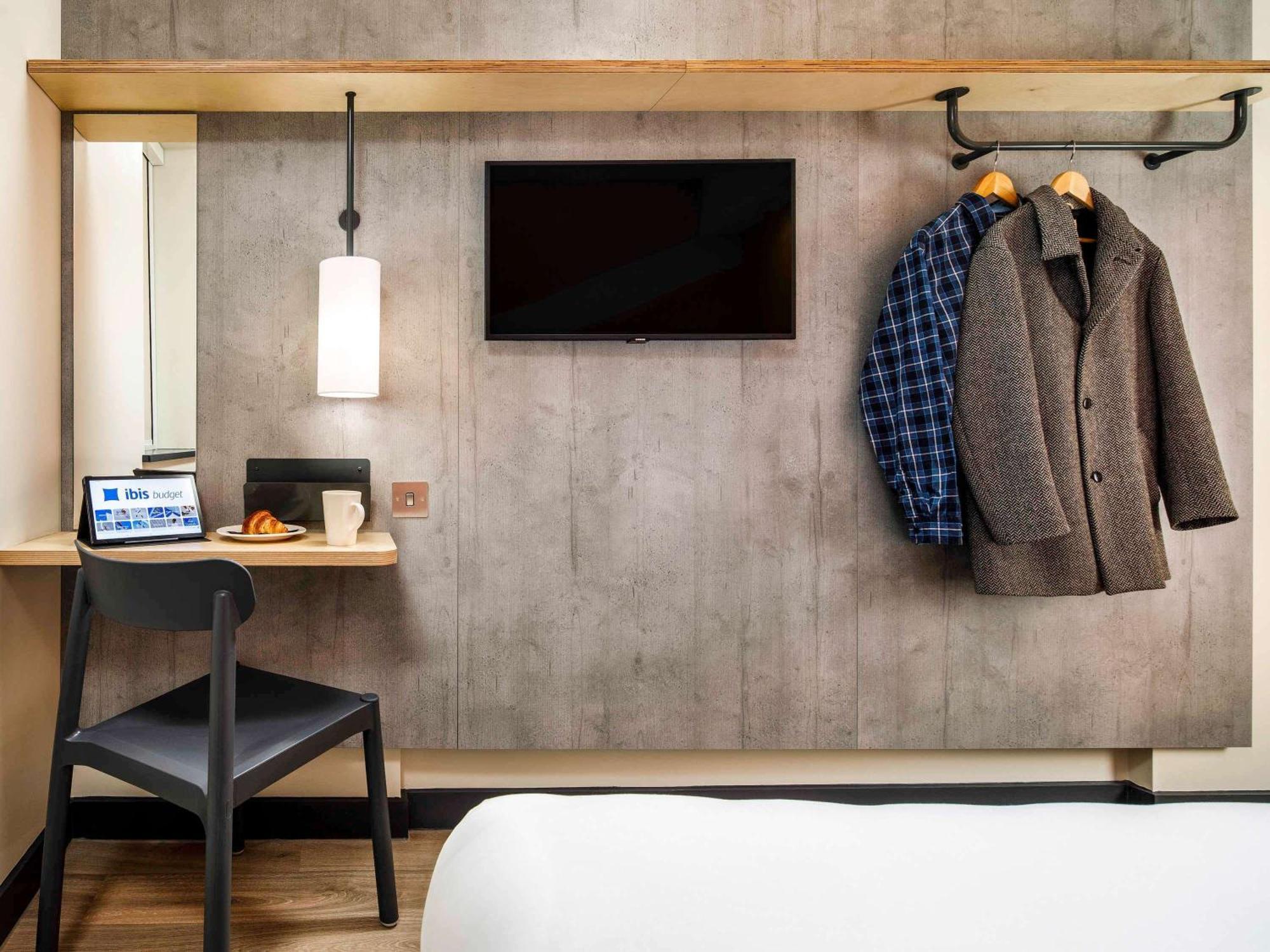Ibis Budget Manchester Airport T2 Хейл Экстерьер фото