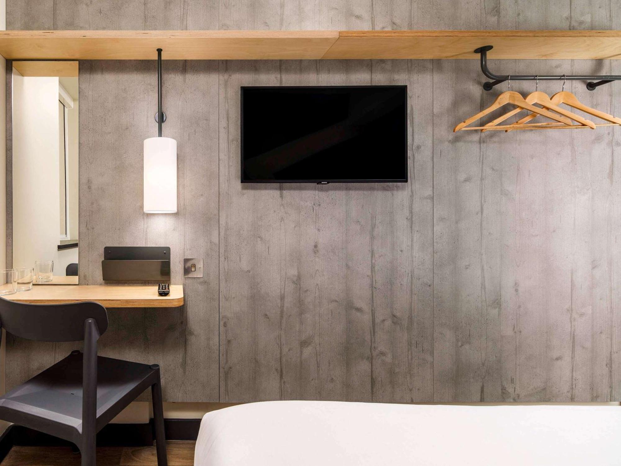 Ibis Budget Manchester Airport T2 Хейл Экстерьер фото