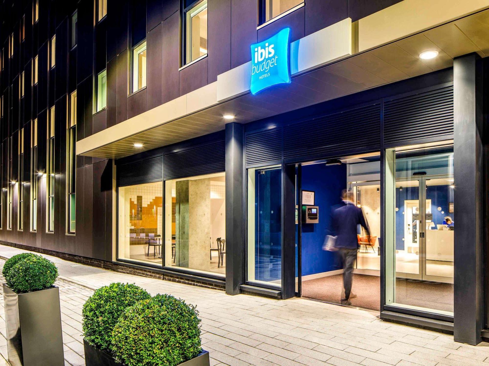 Ibis Budget Manchester Airport T2 Хейл Экстерьер фото