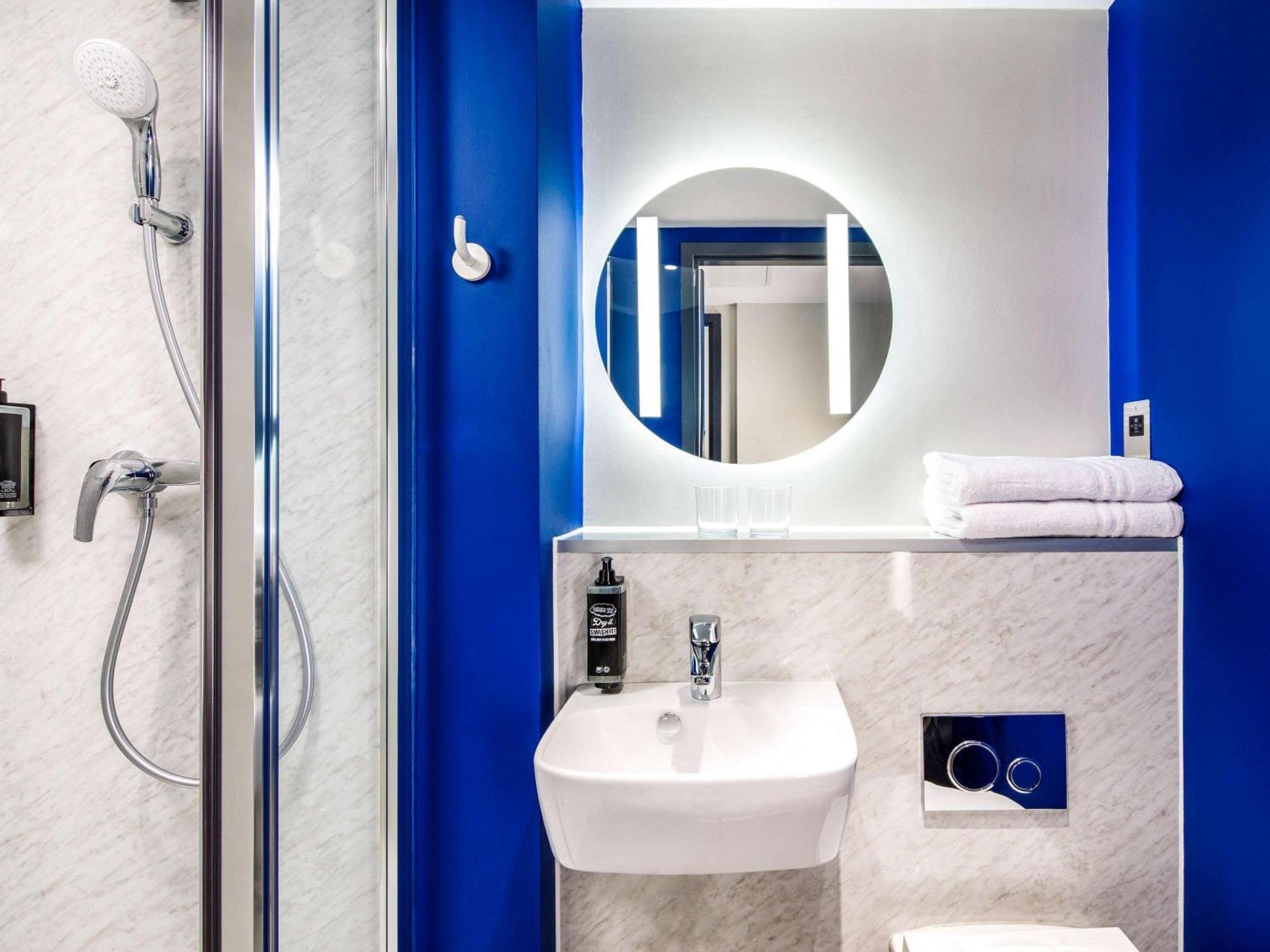 Ibis Budget Manchester Airport T2 Хейл Экстерьер фото