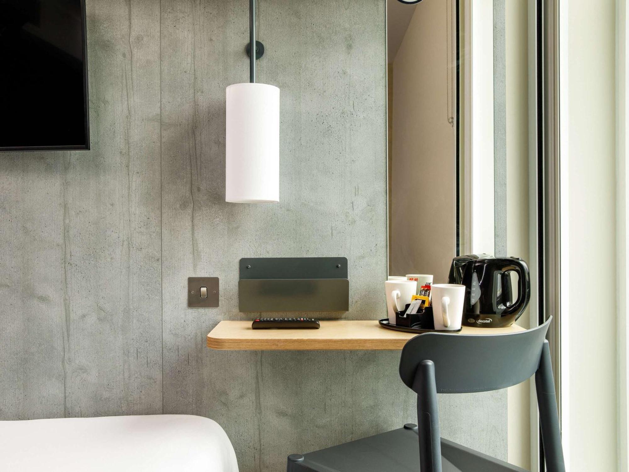 Ibis Budget Manchester Airport T2 Хейл Экстерьер фото