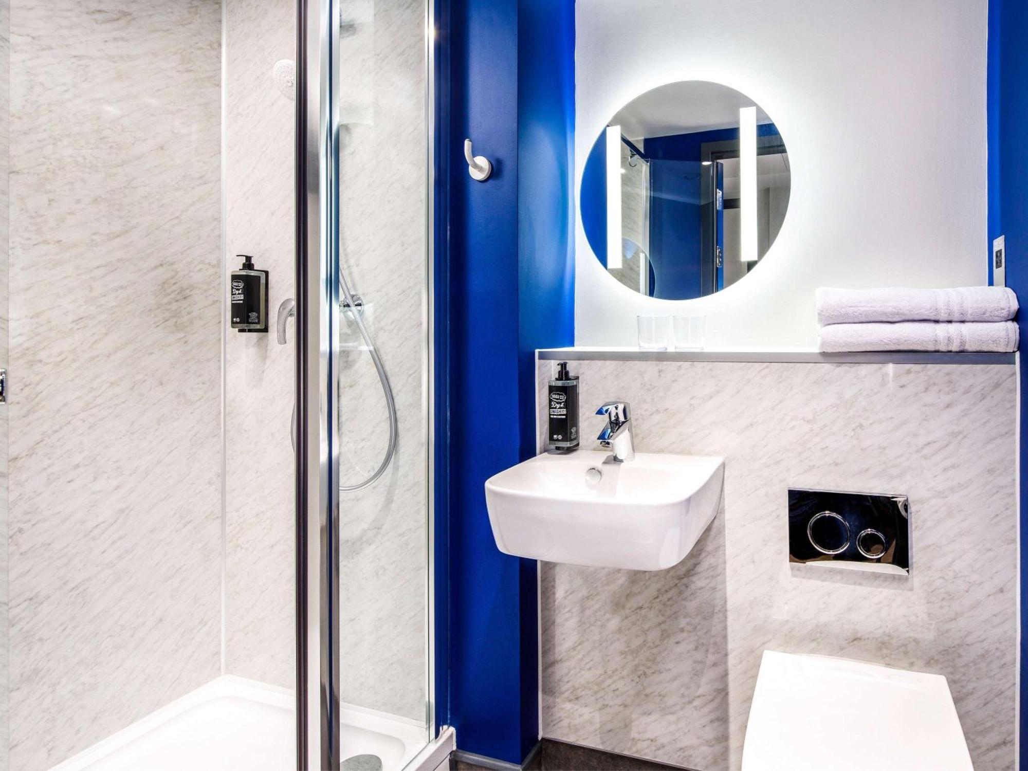 Ibis Budget Manchester Airport T2 Хейл Экстерьер фото