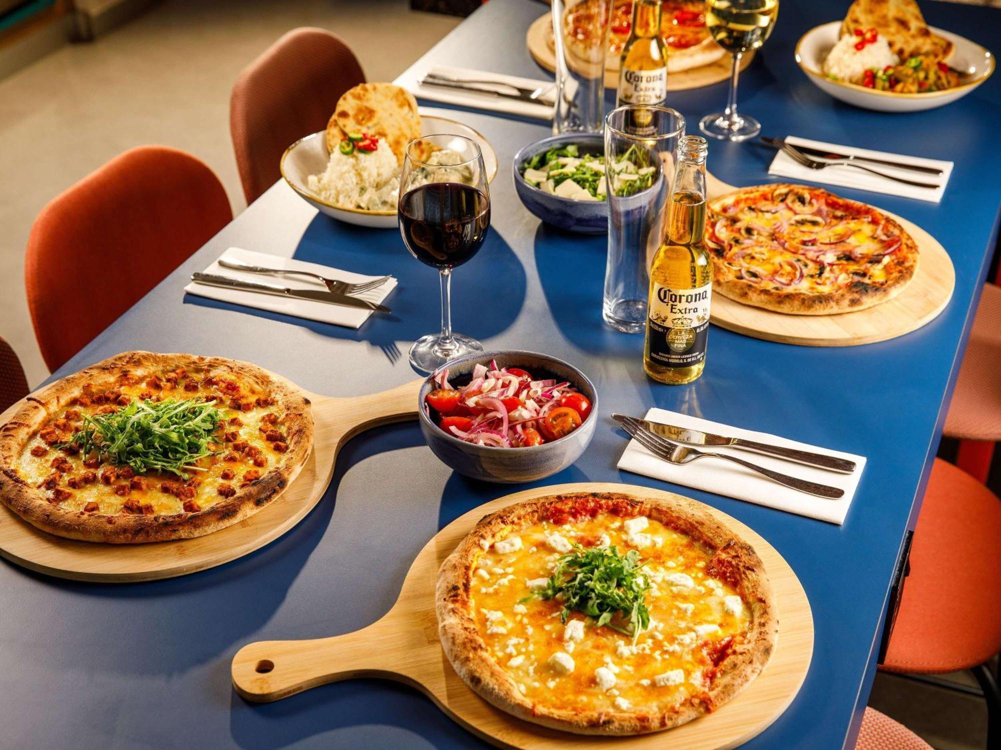 Ibis Budget Manchester Airport T2 Хейл Экстерьер фото